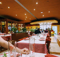 Atmosphère du Restaurant de spécialités alsaciennes Brasserie-Hotel-Restaurant le Scharrach à Scharrachbergheim-Irmstett - n°19