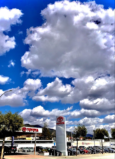 Car Dealer «Bob Smith Toyota», reviews and photos, 3333 Foothill Blvd, La Crescenta, CA 91214, USA