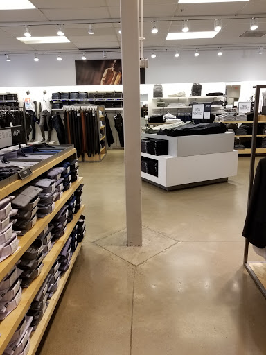 Clothing Store «Banana Republic», reviews and photos, 241 Fort Evans Rd NE, Leesburg, VA 20176, USA