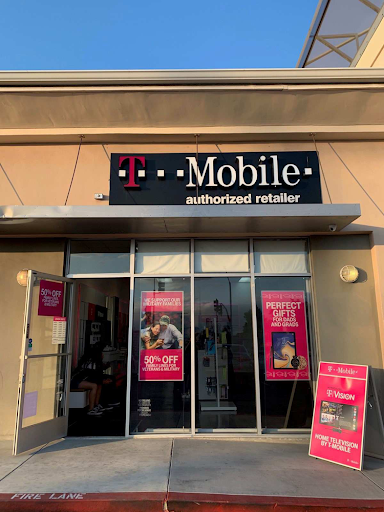 Cell Phone Store «T-Mobile», reviews and photos, 10807 Beverly Blvd, Whittier, CA 90601, USA