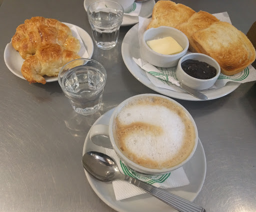 La Argentina Confitería y Panadería