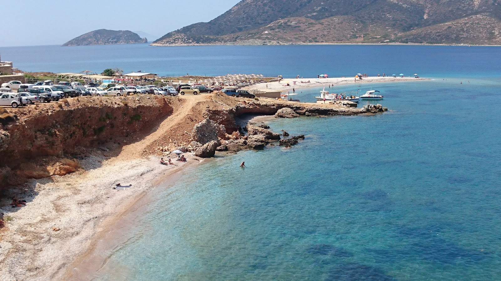 Agios Pavlos Beach'in fotoğrafı - rahatlamayı sevenler arasında popüler bir yer