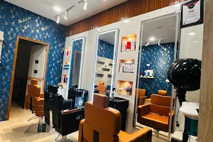 7 SIS Unisex Salon in wakad |Bridal Makeup /Keratin/Hair Smoothing Treatment In Wakad| Beauty Salon/HydraFacial Kaspate Wasti image