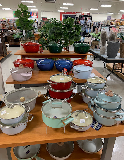 Department Store «T.J. Maxx», reviews and photos, 1751 Ritchie Station Ct, Capitol Heights, MD 20743, USA