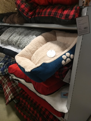 Home Goods Store «At Home», reviews and photos, 4620 Stadium Dr, Kalamazoo, MI 49008, USA