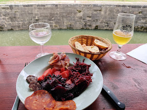 Photo n°44 de Restaurant Écluse de Vic, Castanet Tolosan : La Crise de foi à Castanet-Tolosan ()