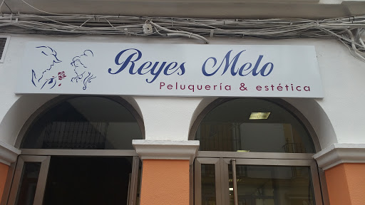 Peluquería Reyes Melo en Sanlúcar La Mayor, Sevilla