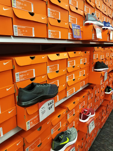 Shoe Store «Shoe Carnival», reviews and photos, 4835 W 77th St, Burbank, IL 60459, USA