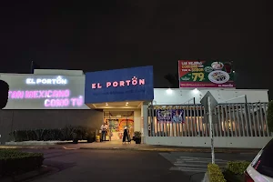 El Portón Plaza Oriente image