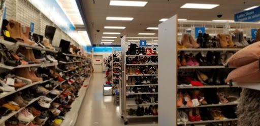 Clothing Store «Ross Dress for Less», reviews and photos, 7487 N Blackstone Ave, Fresno, CA 93720, USA