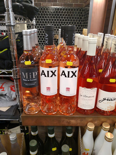 Liquor Store «Beverage Warehouse», reviews and photos, 1 East St, Winooski, VT 05404, USA