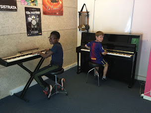 Photo n°4 de Ecole De Batterie AGOSTINI / centre musical avec cours de Chant/Piano/guitare! à Évreux ()