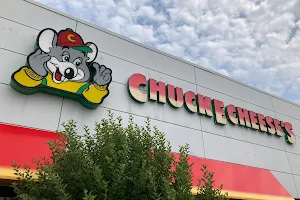 Chuck E. Cheese image