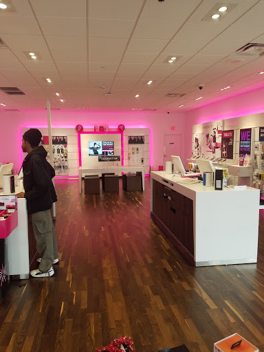 Cell Phone Store «T-Mobile», reviews and photos, 184 Penn Mart Ct #19, New Castle, DE 19720, USA