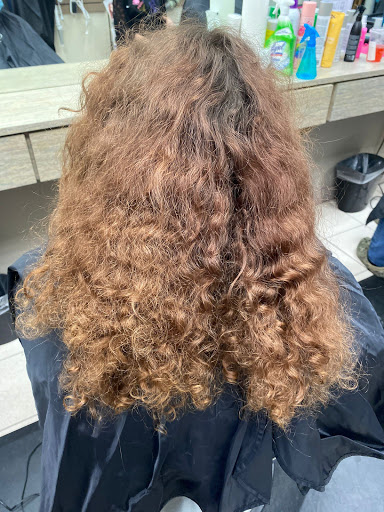 Hair Salon «Cuttin-Loose Hair Salon», reviews and photos, 523 N Krome Ave, Homestead, FL 33030, USA