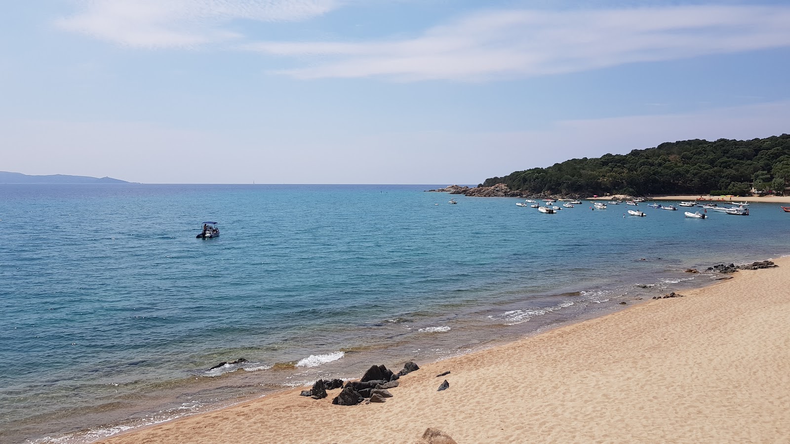 Foto av Campitellu beach med en rymlig kustlinje