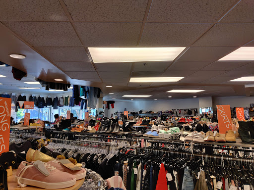 Used Clothing Store «Crossroads Trading Co», reviews and photos, 5901 College Ave, Oakland, CA 94618, USA