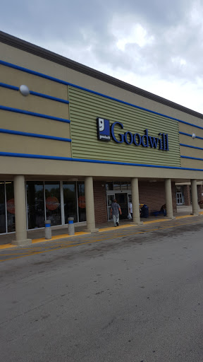 Thrift Store «Goodwill Store & Donation Center», reviews and photos, 4131 E Dundee Rd, Northbrook, IL 60062, USA
