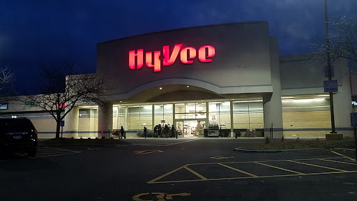Hy-Vee Grocery Store
