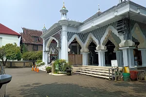 Baitul Makmur Grand Mosque image