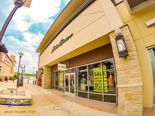 Eddie Bauer Outlet, 18501 Outlet Blvd #300, Chesterfield, MO 63005, USA, 