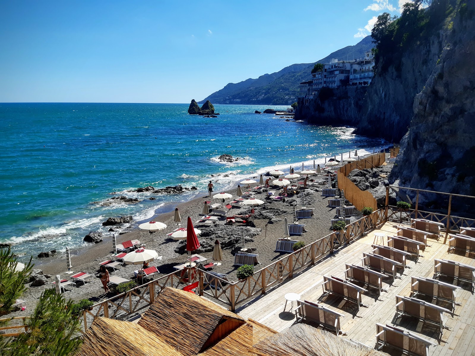 Φωτογραφία του Crestarella beach με μικρή ευθεία ακτή