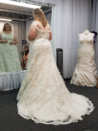 Bridal Shop «Divas Closet Bridal Boutique», reviews and photos, 1034 Merriam Ln, Kansas City, KS 66103, USA