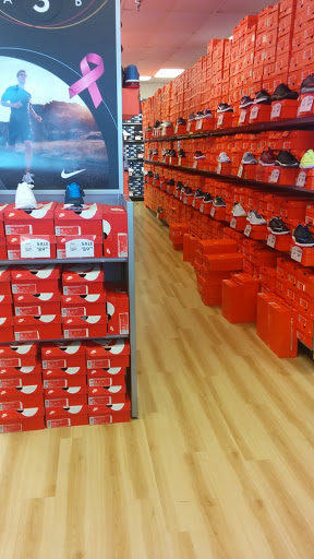 Shoe Store «Shoe Carnival», reviews and photos, 11772 W 95th St, Overland Park, KS 66214, USA