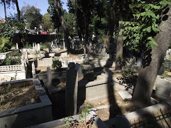 Istanbul Büyükşehir Belediyesi Sarıyer Mezarlığı