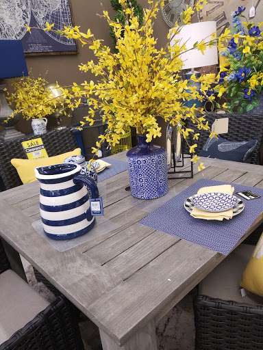 Home Goods Store «Trees n Trends - Henderson, KY», reviews and photos, 1900 US-41 #7, Henderson, KY 42420, USA