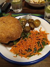 Hamburger végétarien du Restaurant diététique Positive Café à Versailles - n°13