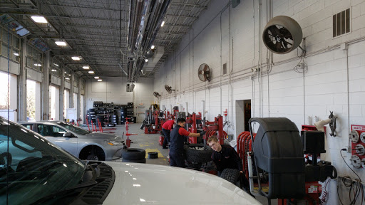 Tire Shop «Discount Tire Store - Mount Prospect, IL», reviews and photos, 208 E Rand Rd, Mt Prospect, IL 60056, USA