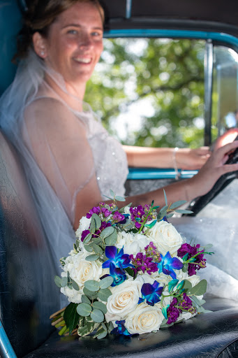 Florist «Chippewa Valley Floral», reviews and photos, 507 S Barstow St, Eau Claire, WI 54701, USA