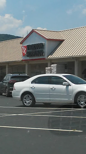 Home Improvement Store «Tractor Supply Co.», reviews and photos, 868 S Main St #100, Cleveland, GA 30528, USA