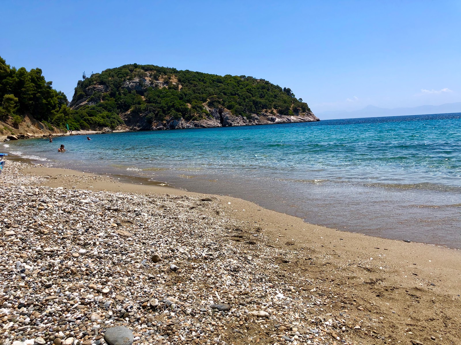 Photo of Stafilos beach and its beautiful scenery