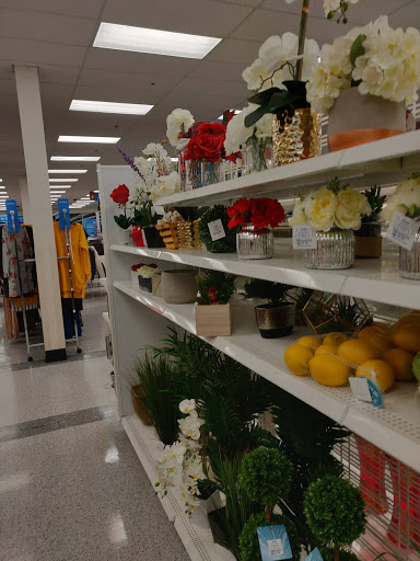 Clothing Store «Ross Dress for Less», reviews and photos, 2415 NW Kings Blvd, Corvallis, OR 97330, USA