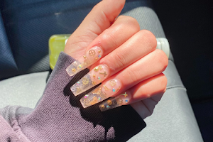 Luna Nails Bar image