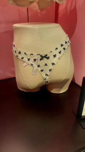 Shopping Mall «Oakland Mall», reviews and photos, 412 W 14 Mile Rd, Troy, MI 48083, USA