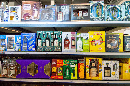 Liquor Store «Shoregate Beverage & Liquor», reviews and photos, 30498 Lakeshore Blvd, Willowick, OH 44095, USA