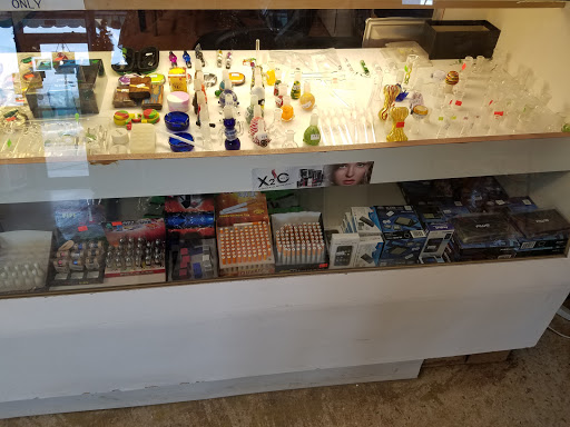 Home Goods Store «Puffys Smoke Shop», reviews and photos, 621 S Collins St, Plant City, FL 33563, USA