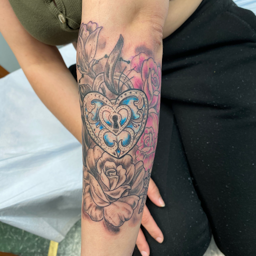 Tattoo Shop «Studio Inc Ronin Tattoo», reviews and photos, 1161 N Farnsworth Ave, Aurora, IL 60505, USA