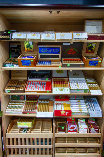 Tobacco Shop «Rock N Roll It Smoke Shop», reviews and photos, 301 S Orlando Ave, Winter Park, FL 32789, USA