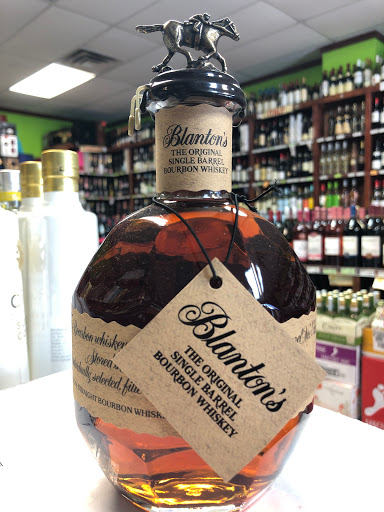 Wine Store «South Beach Wines & Liquors», reviews and photos, 325 Sand Ln, Staten Island, NY 10305, USA