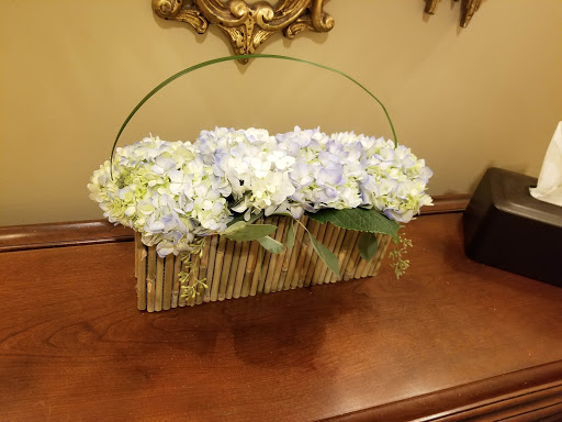 Florist «Myers Florist/Emerald Gardens Flowers», reviews and photos, 2906 Hillsborough Rd, Durham, NC 27705, USA