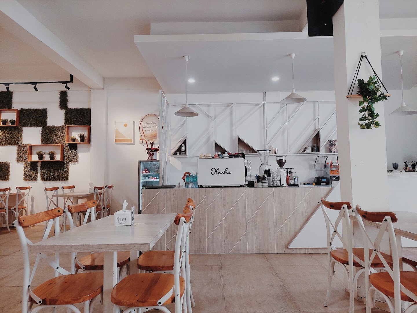Olenka Cafe: Harga Tiket, Foto, Lokasi, Fasilitas dan Spot