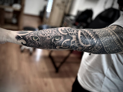 Lucian Toro tattoo studio