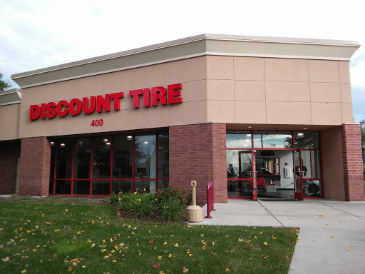 Tire Shop «Discount Tire Store - Schaumburg, IL», reviews and photos, 400 W Higgins Rd, Schaumburg, IL 60195, USA