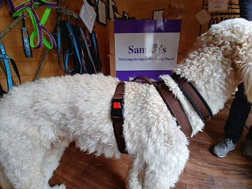 Sams hundeshop unter Siegenburg, 