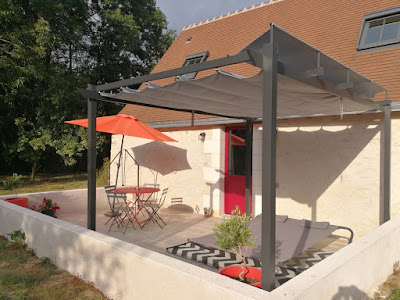 Le Boudoir de Nana 37. Gite romantique loveroom pour couple. lit rond, spa privatif, espace massage, chambre coquine,wifi... à Manthelan