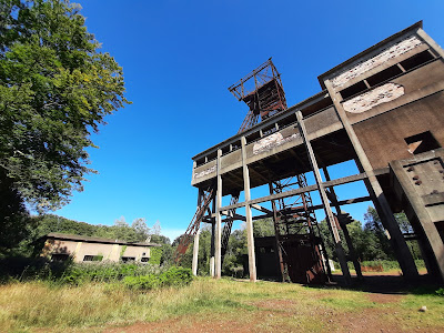 Carreau de la mine (chevalement) à Saint-Clair-de-Halouze
